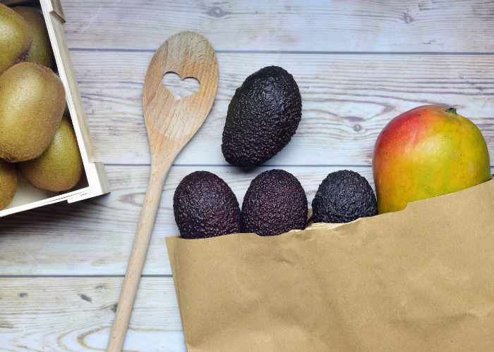 Vad kan jag göra för att en avokado ska mogna?